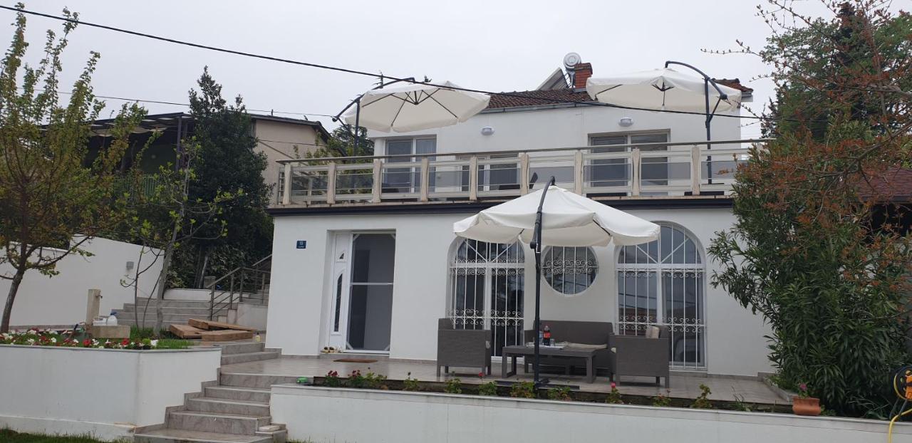 Family House Hotel Dojran Bagian luar foto