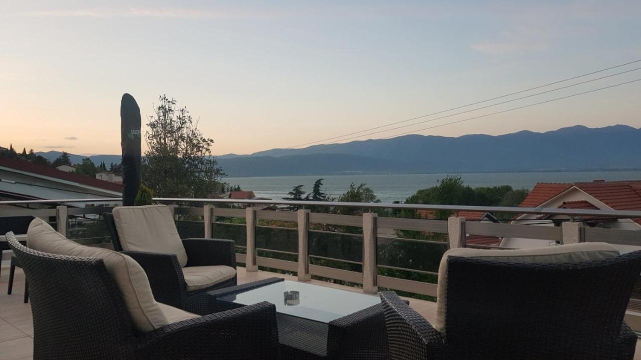 Family House Hotel Dojran Bagian luar foto