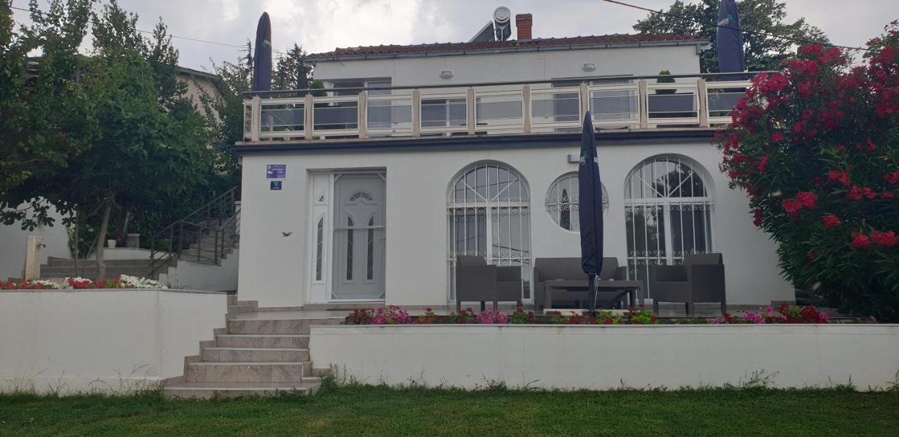 Family House Hotel Dojran Bagian luar foto