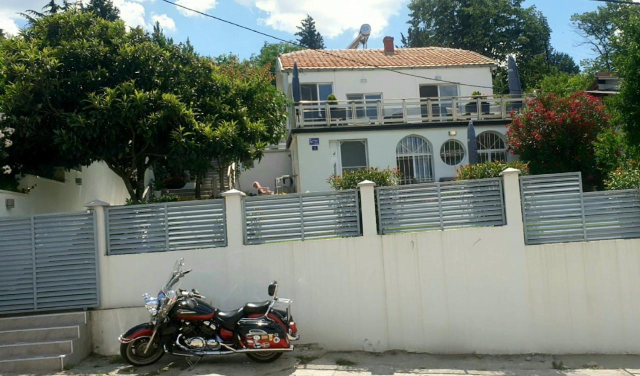 Family House Hotel Dojran Bagian luar foto